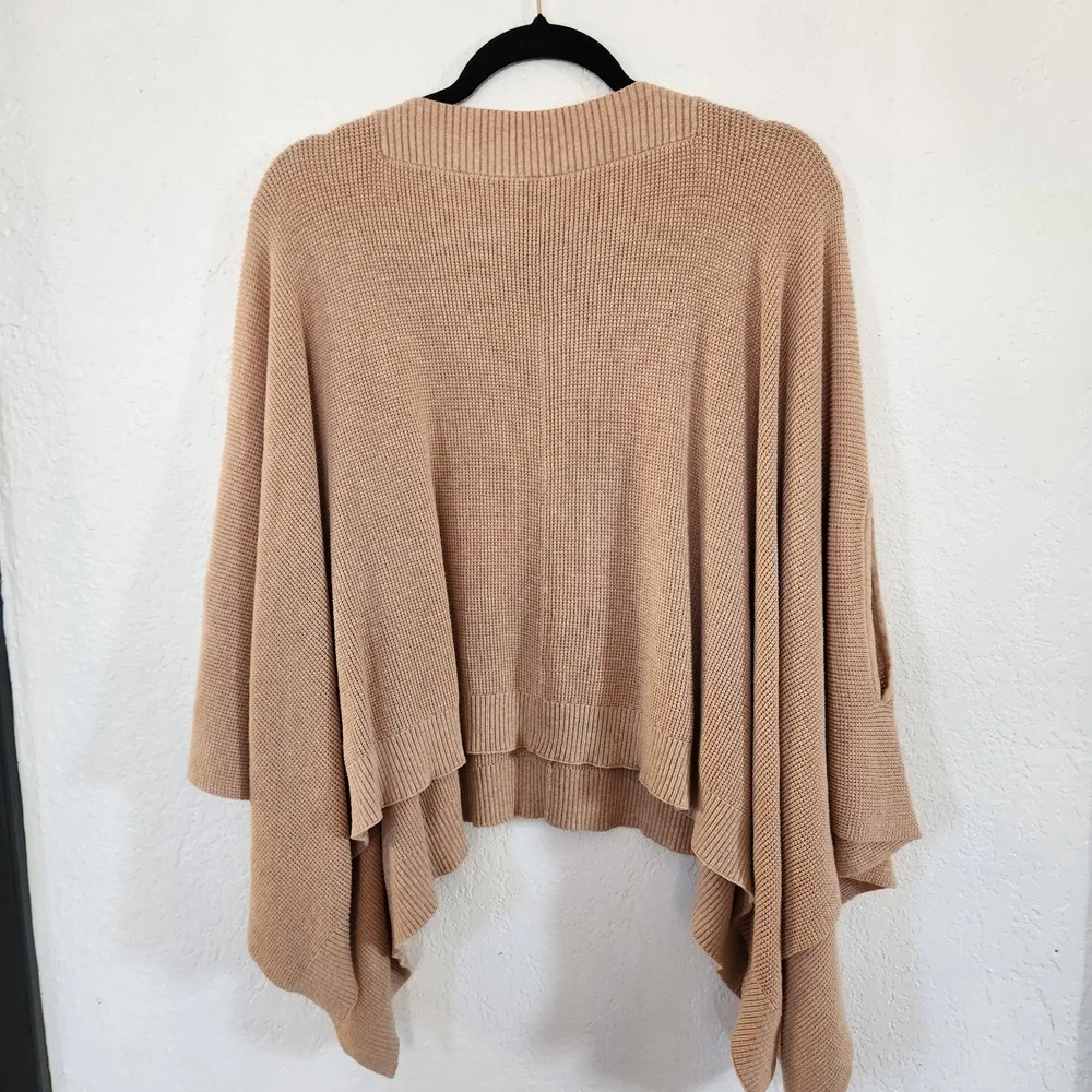 J.McLaughlin Tan Knit Cropped Poncho OS  Cottagecore Preppy Travel